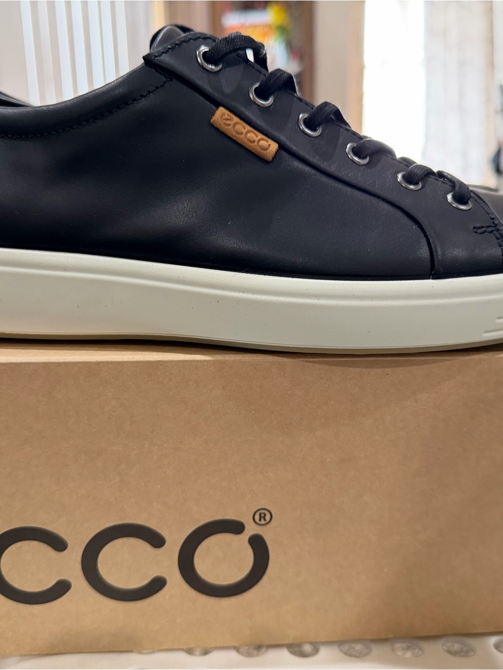 Ecco Men's Black Leather Low-Top Sneaker with White Sole